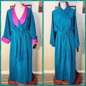 Deadstock Vintage 1970s Vanity Fair "Shevelva" Empress Green Wrap Coat